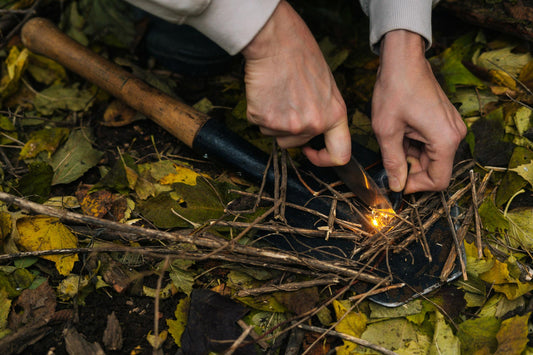 Comment faire du feu par percussion : la technique bushcraft indispensable en survie - Survia outdoors