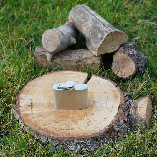 Flasque en acier Fosco Industries compacte, disponible en 5oz, 6oz et 8oz pour voyage, camping, bivouac ou cadeau. - Survia outdoors