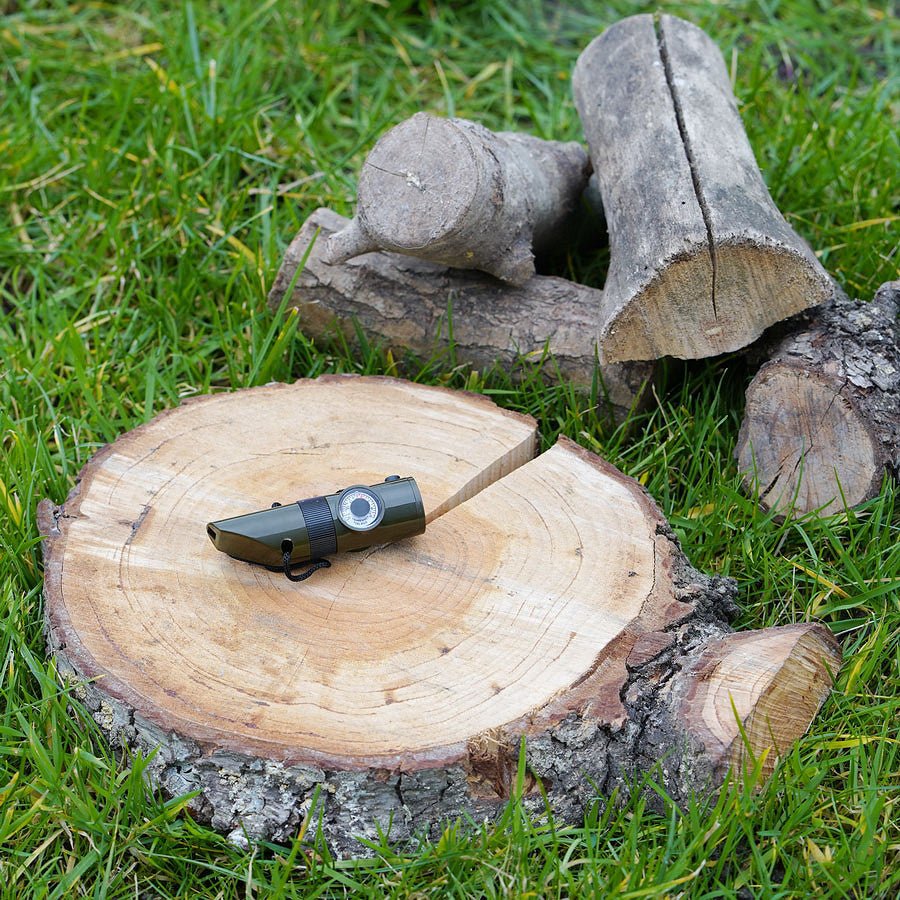 Sifflet tactique 7 en 1 | Boussole, LED, miroir et survie - Survia outdoors